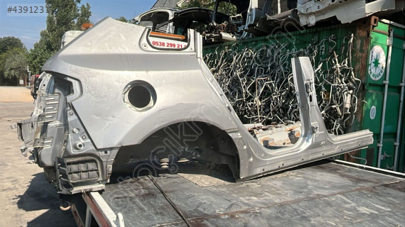 RENAULT KALEOS SAĞ ARKA ÇAMURLUK ÇIKMA