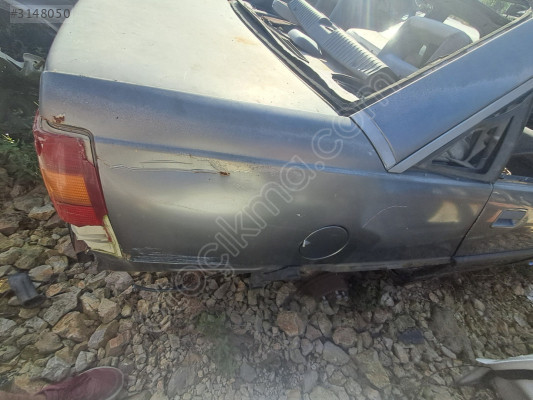 Opel omega a sag arka camurluk