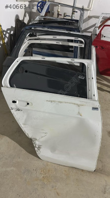 VOLKSWAGEN golf 13-20 sağ arka kapı ufak hasarlı