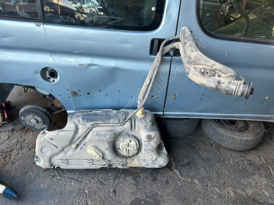 Peugeot 301 benzinli yakıt deposu
