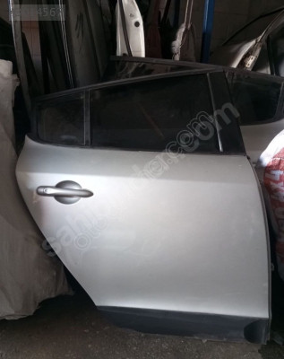 RENAULT MEGANE 3  SAĞ ARKA KAPI