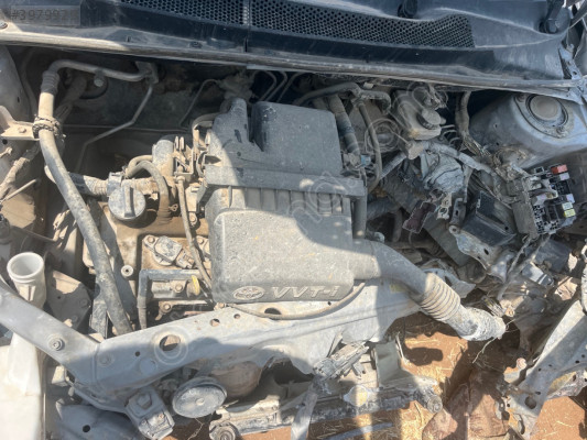 Toyota yaris. 1000 vvt motor