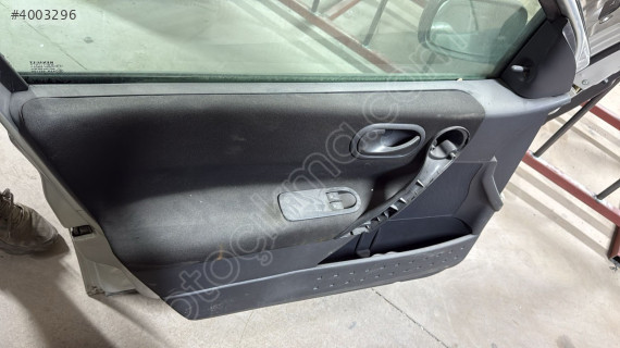 Renault Megane iki kapı döşemesi 2500