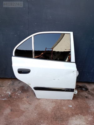Hyundai accent admire sağ arka kapı dolu hafif hasarlı