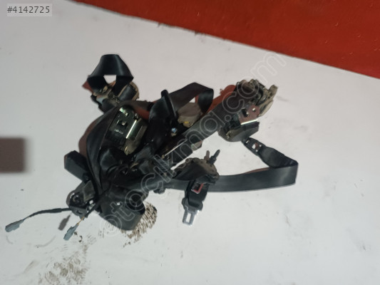 Clio 4 emniyet kemerleri