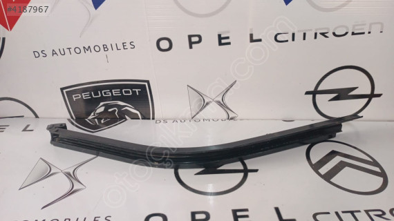 PEUGEOT RİFTER COMBO E BERLİNGO SAĞ ALT KAPI RAYI 9816965480