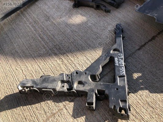 RANGE ROVER VELAR L560 ARKA TAMPON BRAKETİ J8A2-17B931