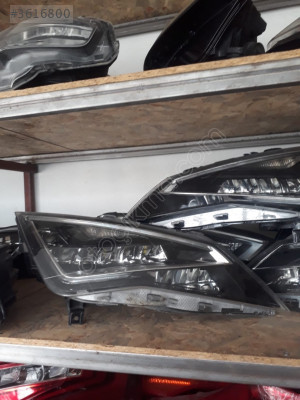 SEAT LEON 2013-2016 ORJİNAL ÇIKMA LEDLİ SAĞ FAR