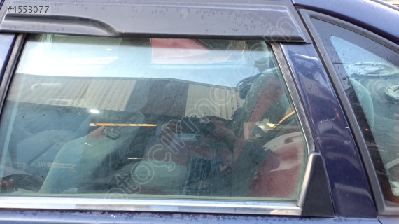 volkswagen polo sol arka kapı camı