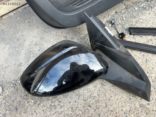 Peugeot 2008 SAĞ DİKİZ AYNASI ÇIKMA