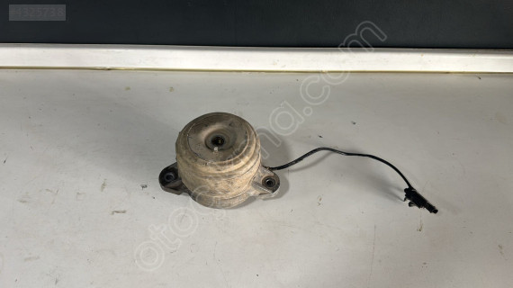 MERCEDES GLK X204 SAĞ ALT MOTOR TAKOZU 2042403717