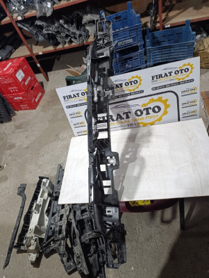 A2958858600 EQE W295 EQC ÖN TAMPON ORTA BRAKETİ A2958800000