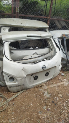 Nissan Qashqai 2012 model arka bagaj kapağı