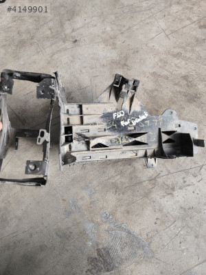 BMW F10 5SERİ FAR BRAKETİ