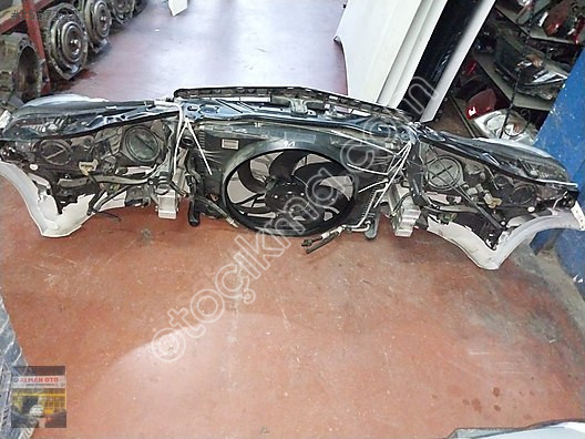 Mercedes W212 Kasa ön Set Radyatör Fan Fan Davlumbazı Far