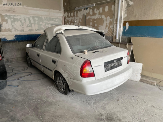 Hundai Accent sol ön kapı beyaz dolu