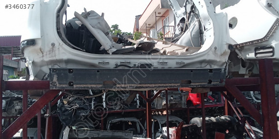 nissan x-trail 2015 arka tampon demiri (son fiyat)