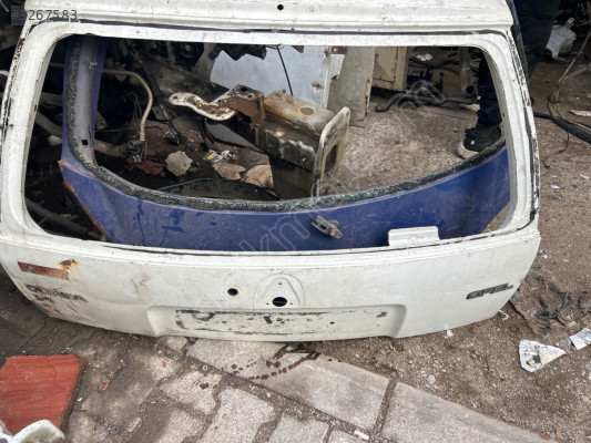 Opel Corsa bagaj kapağı
