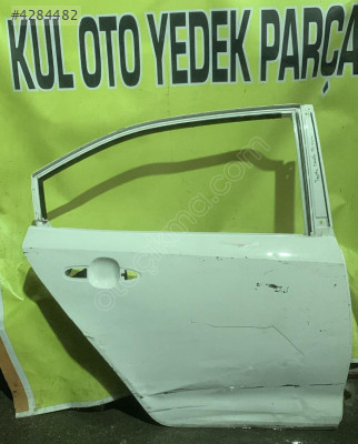 toyota coralla sağ arka kapı