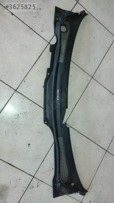 30745377 Volvo S40 V50 C70 Ön Cam Izgarası (05-13) (Çıkma)