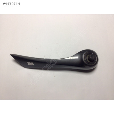 Renault Megane 2 Ön kapı Kolçagı 8200297158 025330