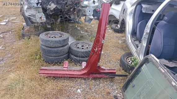 Kango 3 sol orta kapı direği kesme yedek parça