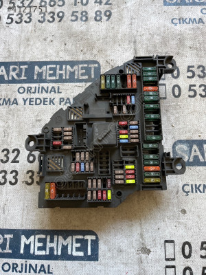 ÇIKMA BMW F10 9234423-01 923442301 SİGORTA KUTUSU