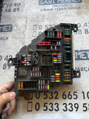 ÇIKMA BMW F11 9234423-01 923442301 SİGORTA KUTUSU