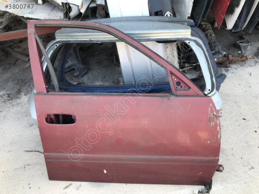 TOYOTA COROLLA SAĞ ÖN KAPI 1998-2001