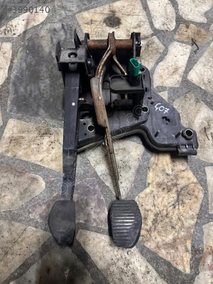 Peugeot 407 pedal grubu debriyaj fren pedalı pedal kütüğü 7500 tl