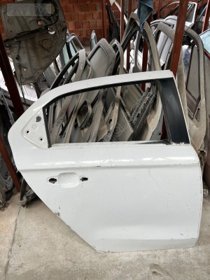 301 sağ arka kapı