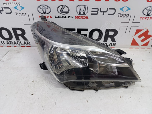 TOYOTA YARİS SAĞ FAR ÇIKMA ORİJİNAL PARÇA