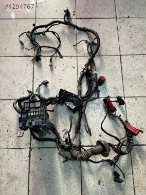 COURİER ÖN ŞASİ TESİSATI VE SİGORTA KUTUSU ORJİNALL ÇIKMAA PARÇAA