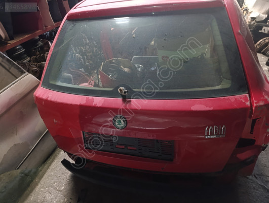 Skoda Fabia bagaj kapağı orijinal çıkma