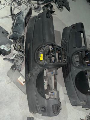Corsa C göğüs torpido kapağı