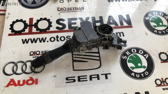173832 Toyota Yarıs 2015 far kolu