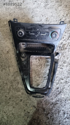 FORD FOCUS 3.5 KLİMA PANELİ VE ORTA KONSOL ÇERÇEVESİ