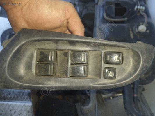 NISSAN ALMERA DÖRTLÜ CAM DÜĞMESİ ORJİNAL ÇIKMA
