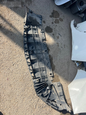 2019 2023 Mercedes CLA çıkma ön tampon alt muhafazası