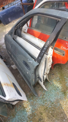 Nissan sunny kapıları