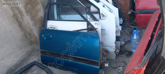 Mazda 323 sedan sağ ön kapı