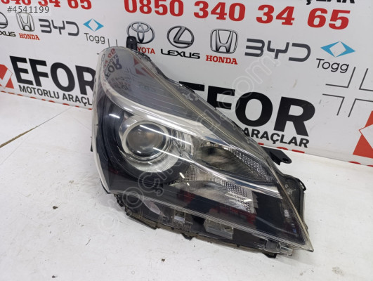 TOYOTA YARİS SAĞ FAR ÇIKMA ORİJİNAL PARÇA