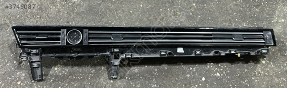 VOLKSWAGEN PASSAT B8 SAATLİ ORTA IZGARA DIFÜZÖR ORJ HATASIZ