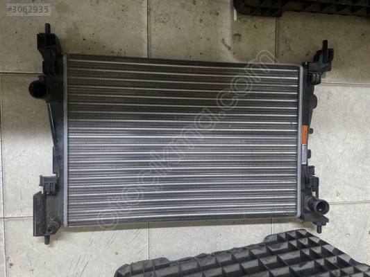 OPEL CORSA D E MOTOR SU RADYATÖR