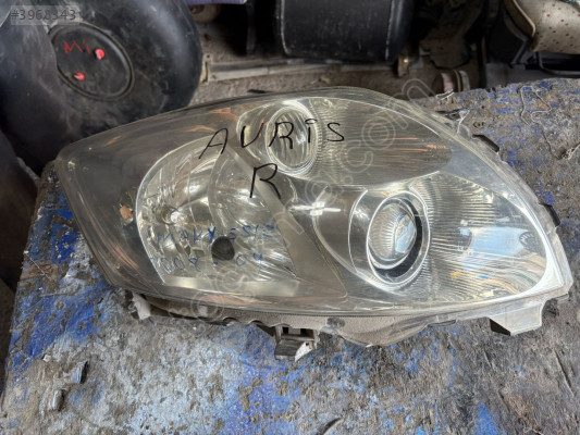 Toyota auris sağ ön far