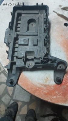 Volkswagen Jetta Çıkma Akü Alt Plastiği
