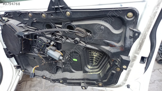 ford fiesta sağ ön  döşeme alt bakaliti