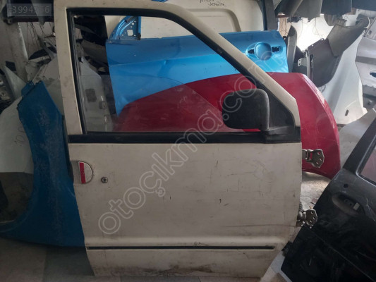 Nissan venette sağ dolu kapı çıkma