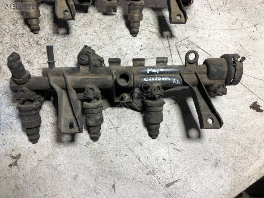 Citroen Xsara Saxo Berlingo 1.4 1995-2002 Enjektör Kütüğü 9300810