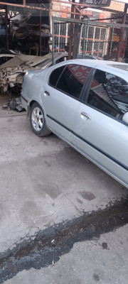Primera sağ arka kapı